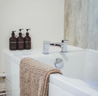 Pentrefelin House | Plasbach Cottage