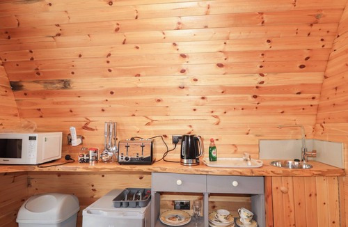 Lewiston Cottage | POD 1, pet friendly, with a garden in Kiltarlity