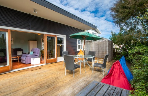 Pohara House | Poharadise - classic family bach near the beach, pet friendly