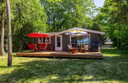 Huron-Kinloss Cottage | Point Clark Waterfront log Cabin