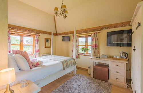 Abbess Roding House | Pond Cottage by Keepers Cottages