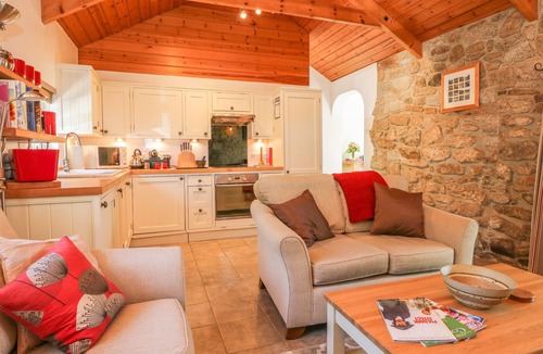 Mabe Cottage | POND COTTAGE, with a garden in Truro