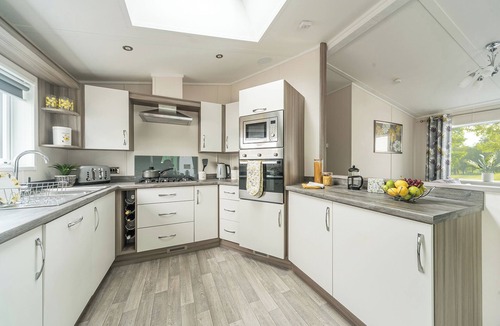 Newton Stewart Ski Chalet | Pondview Retreat Lodge (Pet)