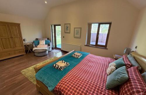 Fitling House | Poppy Lodge-Tranquil-Fishing-Hot Tub-7m to Beach