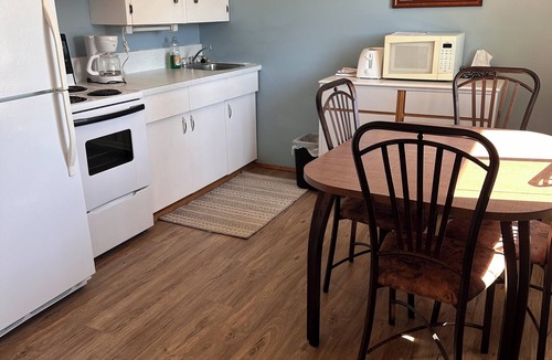 Kenora House | Portage Lodge - Cabin #4 (4 people) - Kenora, Ontario, Canada