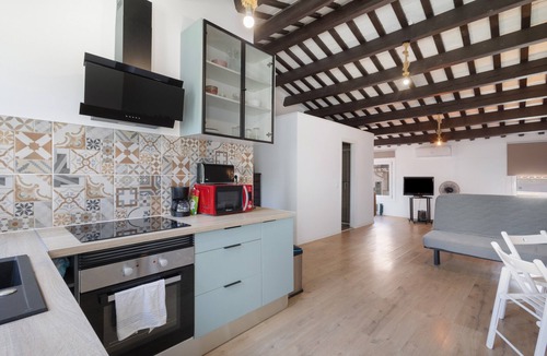 Arenys de Mar Apartment | Portblanc Front Apartment with Sea Views, Wi-Fi and Air Conditioning