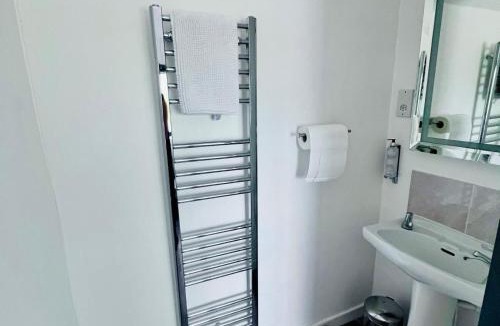 Bedford Apartment | PREMIER COUNTRYSIDE STAYS 3 Guest Rooms SLEEPS 8