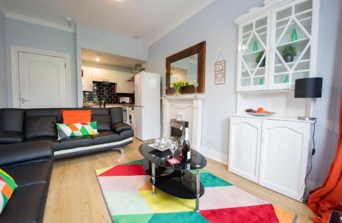 Partick Apartment | PREMIER - Crathie View Apartment