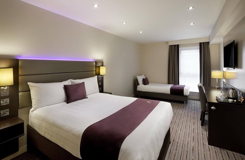 Bearsden Hotel | Premier Inn Glasgow - Bearsden