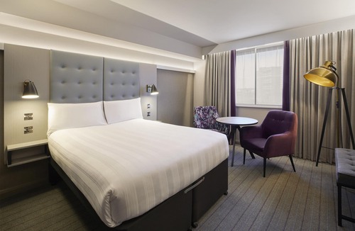 Newton Mearns Hotel | Premier Inn Glasgow Newton Mearns - M77 J4