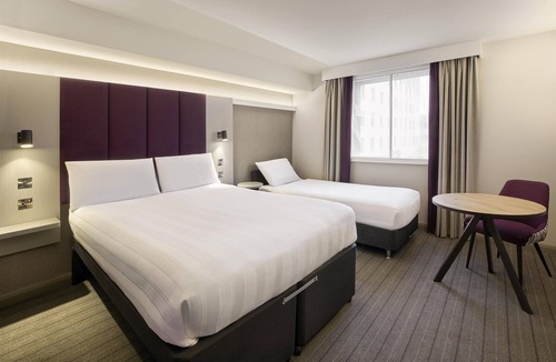 Newton Mearns Hotel | Premier Inn Glasgow Newton Mearns - M77 J4