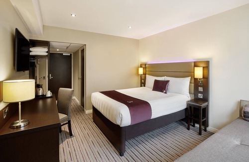 Borehamwood Hotel | Premier Inn London Elstree/Borehamwood