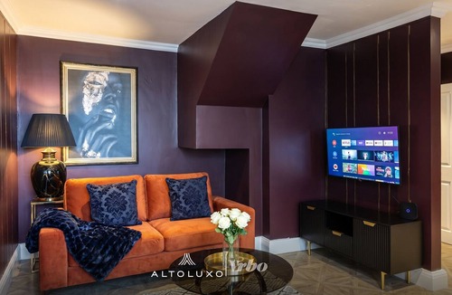 Chepstow Apartment | Premium 2BD|Stylish Home|Couples|Profess|Small Groups|Parking