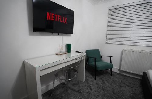 Loughton House | Premium 3BR House - Loughton - by Rent Squared LTD