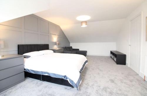 Airdrie House | Premium 4 Bedroom, Airdrie, Glasgow.