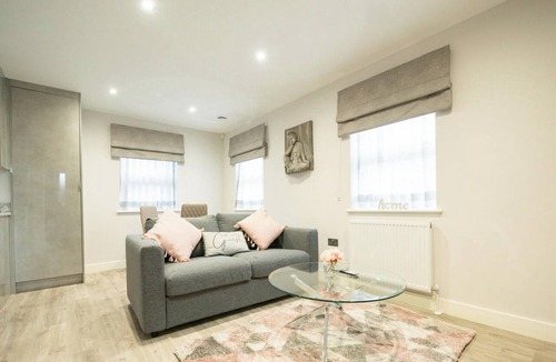 Reading Apartment | Premium Twin Apartment with Gated Parking