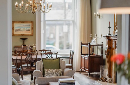 West End Apartment | Prestigious Townhouse close to Princes Street