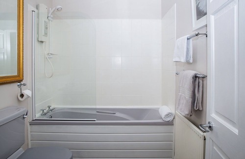 Prestwick Apartment | Prestwick Town Centre Stunning Flat for holidays and corporate lets