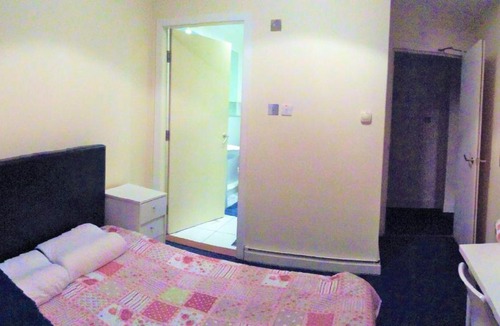 Dalry Apartment | Pretty Flat in Edinburgh Center