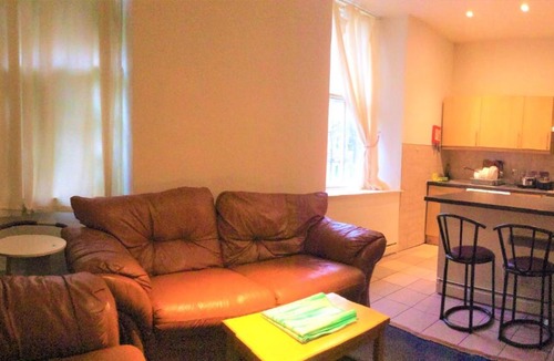 Dalry Apartment | Pretty Flat in Edinburgh Center