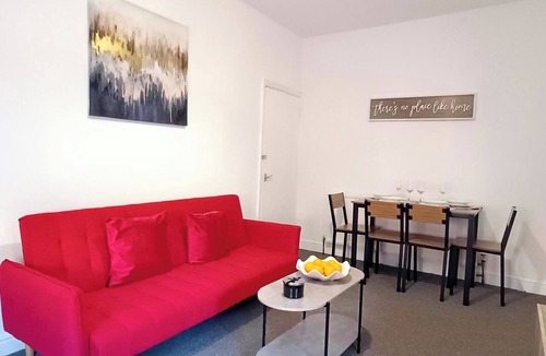 Luton House | Prime Town Centre-Location-Station-Airport-WiFi-Parking