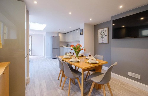 Leiston Cottage | Primrose Cottage - sleeps 6 guests in 3 bedrooms