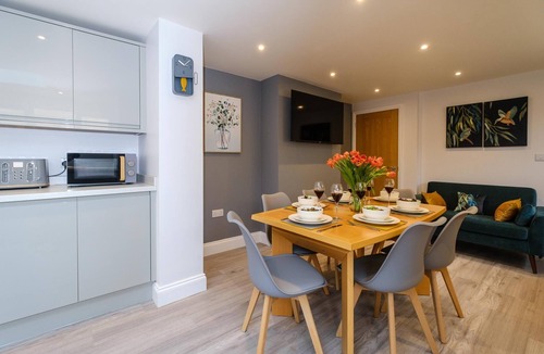 Leiston Cottage | Primrose Cottage - sleeps 6 guests in 3 bedrooms