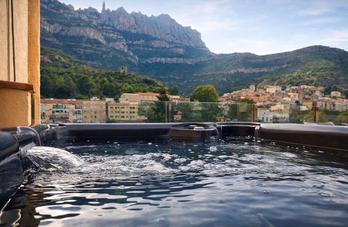 Monistrol de Montserrat Apartment | Private penthouse with jacuzzi, terrace and Montserrat views