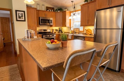 Dunsford House | Private 34 acre Retreat wt Farmhouse | Hottub | Bunkie | Trails