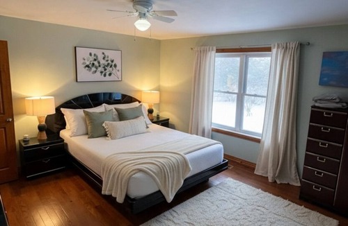 Dunsford House | Private 34 acre Retreat wt Farmhouse | Hottub | Bunkie | Trails