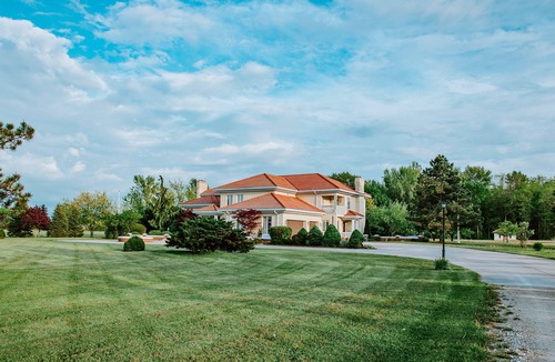 Lakeshore House | Private 48-Acre Estate | Luxury Retreat near Wine Country