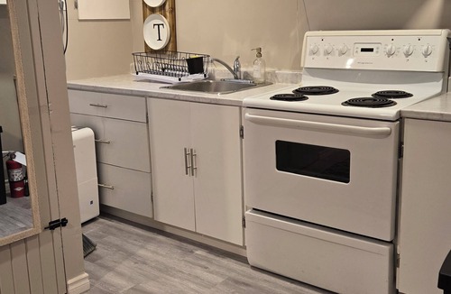 Peterborough Apartment | Private Cozy apartment minutes away from lift lock waterways, golf clubs, parks