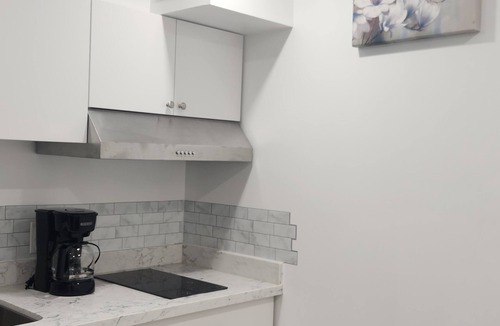 Kitchener Apartment | Private & cozy Kitchener studio with WiFi, in-suite laundry & proximal to a mall