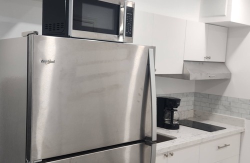 Kitchener Apartment | Private & cozy Kitchener studio with WiFi, in-suite laundry & proximal to a mall