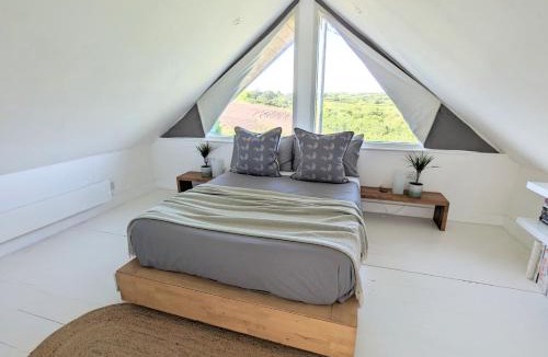 Mabe House | Private Double Room and Ensuite in Historic Cornish Cottage