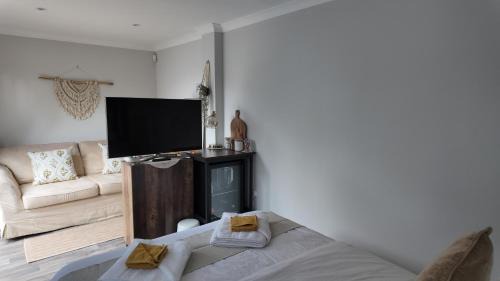 Potters Bar House | Private Garden Guest House-Patio and Garden Views