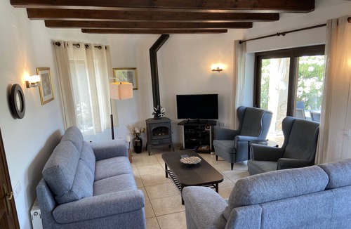 Calonge Villa | PRIVATE HEATED POOL, LOUNGE AIR CONDITIONING, SLEEPS 8, FREE WIFI, CARPORT