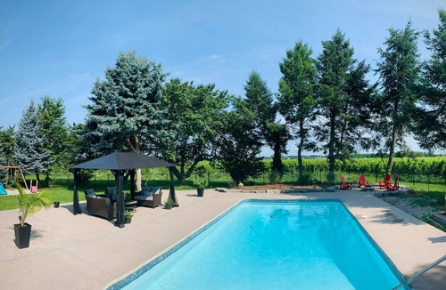 Niagara-on-the-Lake House | Private home, hot tub, in-ground pool, vineyard views.