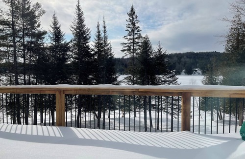 Thorne Cottage | Private lakefront retreat with Hot Tub, Kayaks, and sunset views