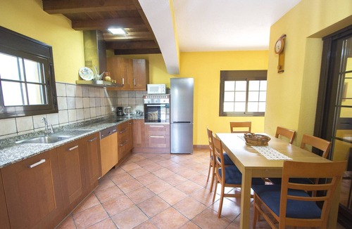 Sils Villa | Private pool with access to BCN and Costa Brava!