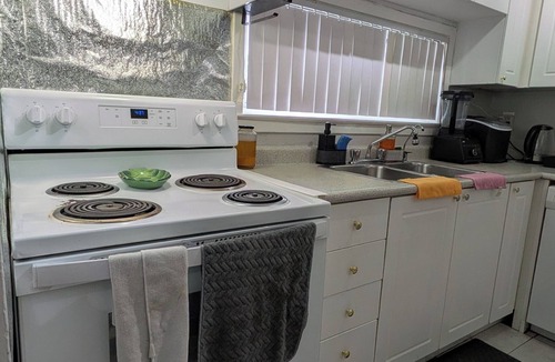 The Peanut House | Private Room (#2) Near Don Mills Subway, Fairview Mall & Seneca College