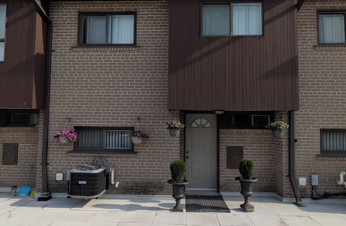 The Peanut House | Private Room (#2) Near Don Mills Subway, Fairview Mall & Seneca College