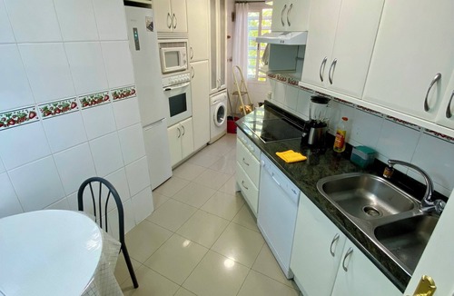 Cerro Buenavista Apartment | Private room. Shared kitchen and bathroom.