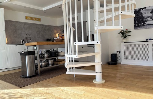 Peebles House | Private rural retreat in the Scottish Borders with sauna, log fire, & garden