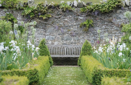 Peebles House | Private rural retreat in the Scottish Borders with sauna, log fire, & garden