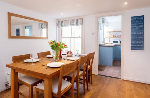 Aldeburgh Apartment | Puddleduck Cottage - sleeps 6 guests in 3 bedrooms