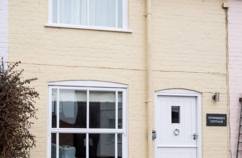Aldeburgh Apartment | Puddleduck Cottage - sleeps 6 guests in 3 bedrooms