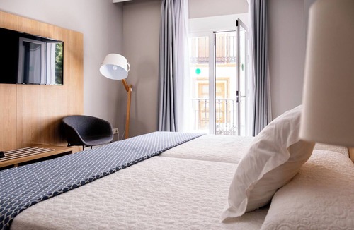 Nerja City Centre Hotel | Puerta del Mar