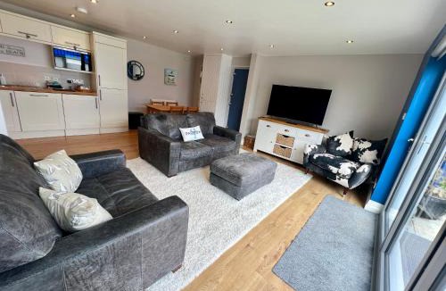 Treator House | Pufflings, Padstow Coastal Cottage, Free Private Parking