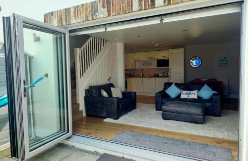 Treator House | Pufflings, Padstow Coastal Cottage, Free Private Parking